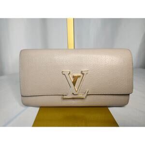 Louis Vuitton Capucines Leather Wallet Clutch Beige Grey Taupe LV Hardware